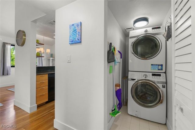 984 Greenwood CT S, Sanibel, FL 33957