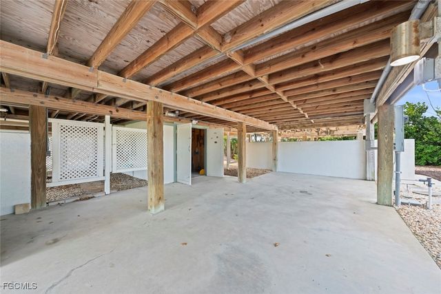 984 Greenwood CT S, Sanibel, FL 33957