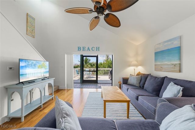 984 Greenwood CT S, Sanibel, FL 33957