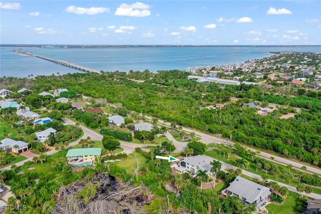 984 Greenwood CT S, Sanibel, FL 33957