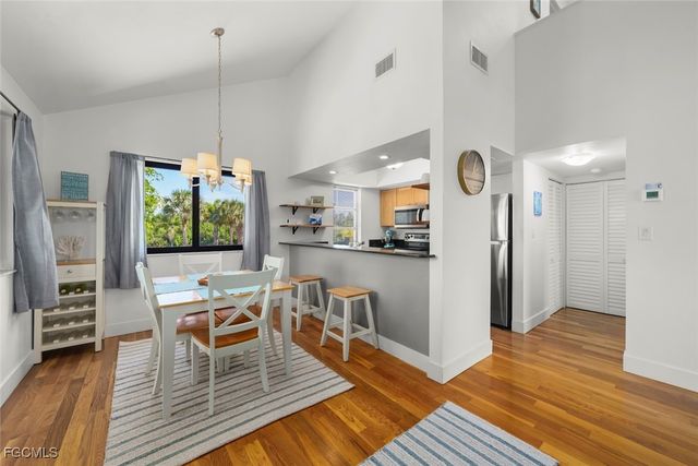 984 Greenwood CT S, Sanibel, FL 33957