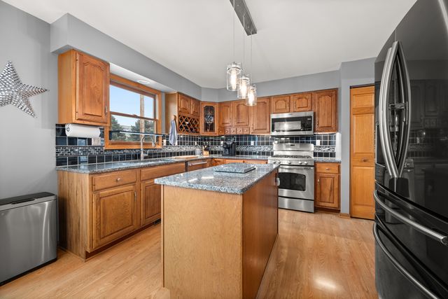 1122 Yorkshire Drive S, Sycamore, IL 60178