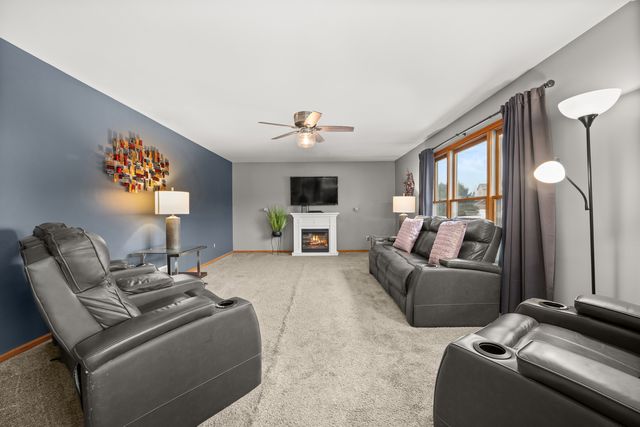 1122 Yorkshire Drive S, Sycamore, IL 60178