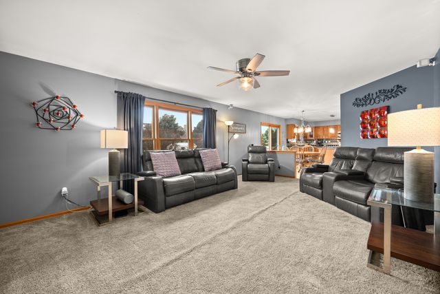 1122 Yorkshire Drive S, Sycamore, IL 60178