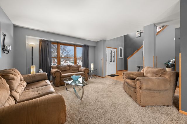 1122 Yorkshire Drive S, Sycamore, IL 60178