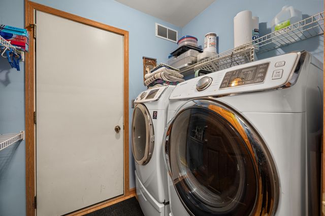 1122 Yorkshire Drive S, Sycamore, IL 60178