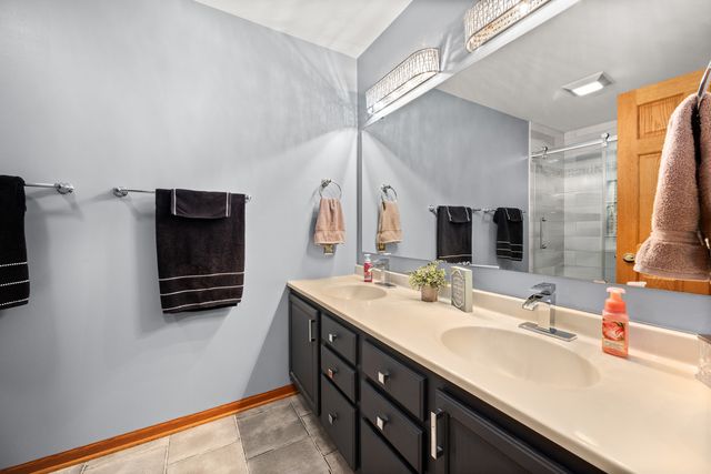 1122 Yorkshire Drive S, Sycamore, IL 60178