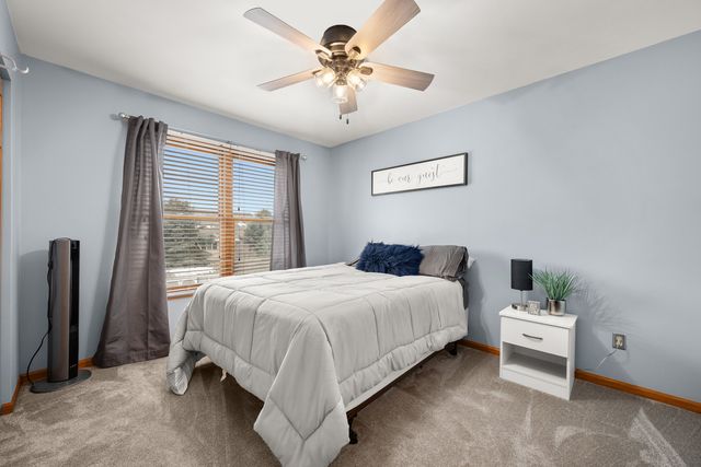 1122 Yorkshire Drive S, Sycamore, IL 60178