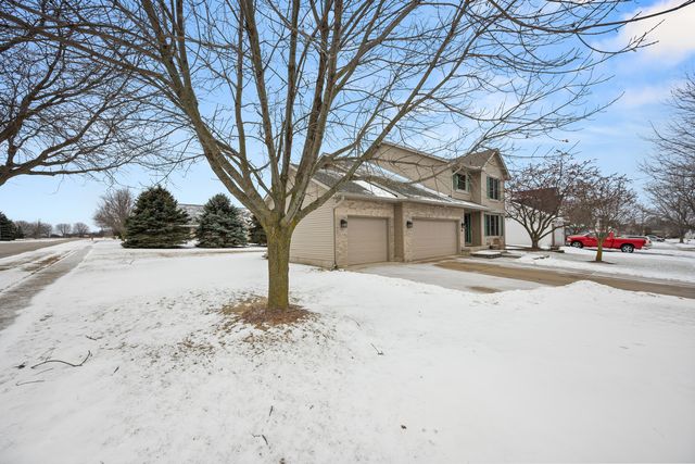 1122 Yorkshire Drive S, Sycamore, IL 60178