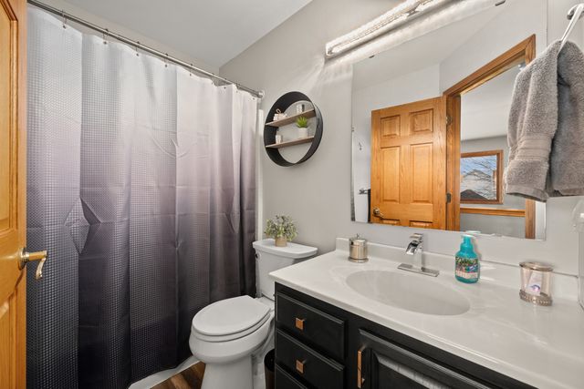 1122 Yorkshire Drive S, Sycamore, IL 60178