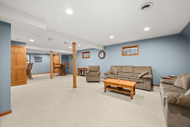 1122 Yorkshire Drive S, Sycamore, IL 60178