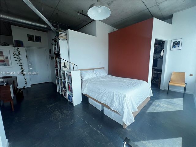 10 SW South River Dr 812, Miami, FL 33130