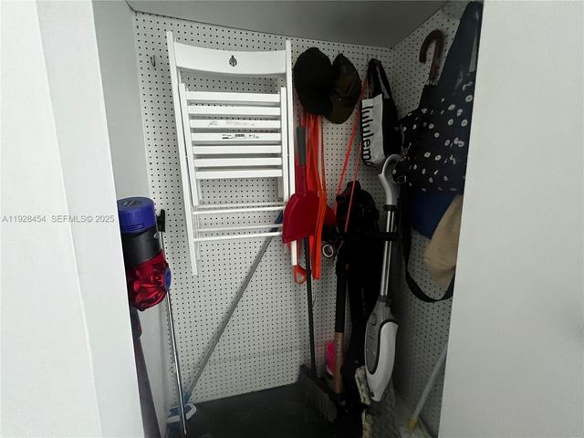 10 SW South River Dr 812, Miami, FL 33130