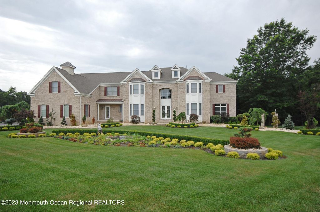 6 Jewel Court, Marlboro, NJ 07746