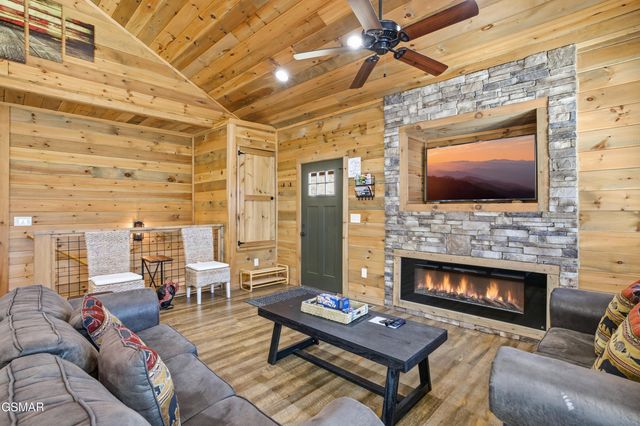 2724 Pine Crest Lane, Sevierville, TN 37862