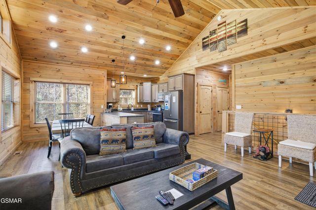 2724 Pine Crest Lane, Sevierville, TN 37862