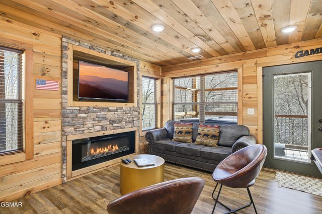 2724 Pine Crest Lane, Sevierville, TN 37862