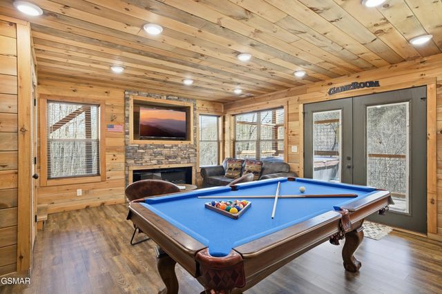 2724 Pine Crest Lane, Sevierville, TN 37862