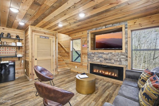 2724 Pine Crest Lane, Sevierville, TN 37862