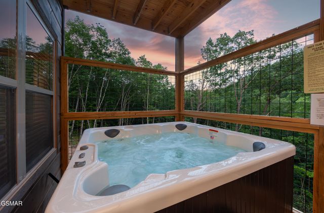 2724 Pine Crest Lane, Sevierville, TN 37862