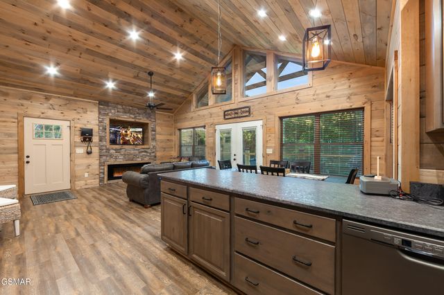 2724 Pine Crest Lane, Sevierville, TN 37862