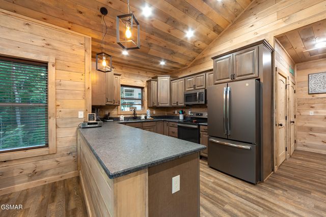 2724 Pine Crest Lane, Sevierville, TN 37862