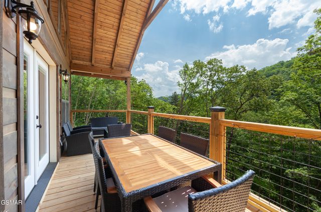 2724 Pine Crest Lane, Sevierville, TN 37862