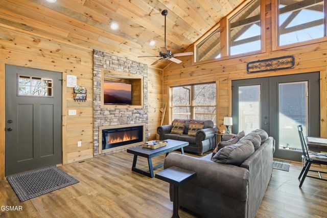 2724 Pine Crest Lane, Sevierville, TN 37862