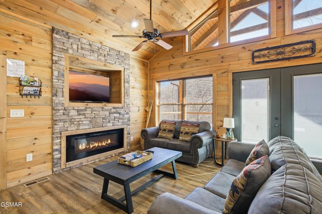 2724 Pine Crest Lane, Sevierville, TN 37862