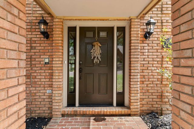 2800 E LEVEE OAKS DR, Collierville, TN 38017