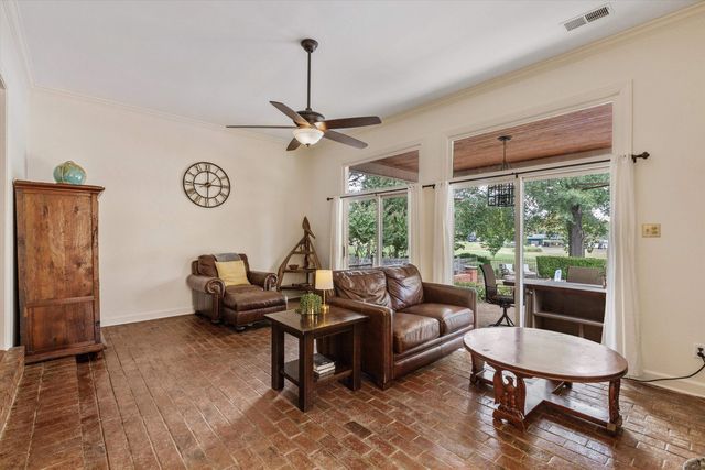 2800 E LEVEE OAKS DR, Collierville, TN 38017