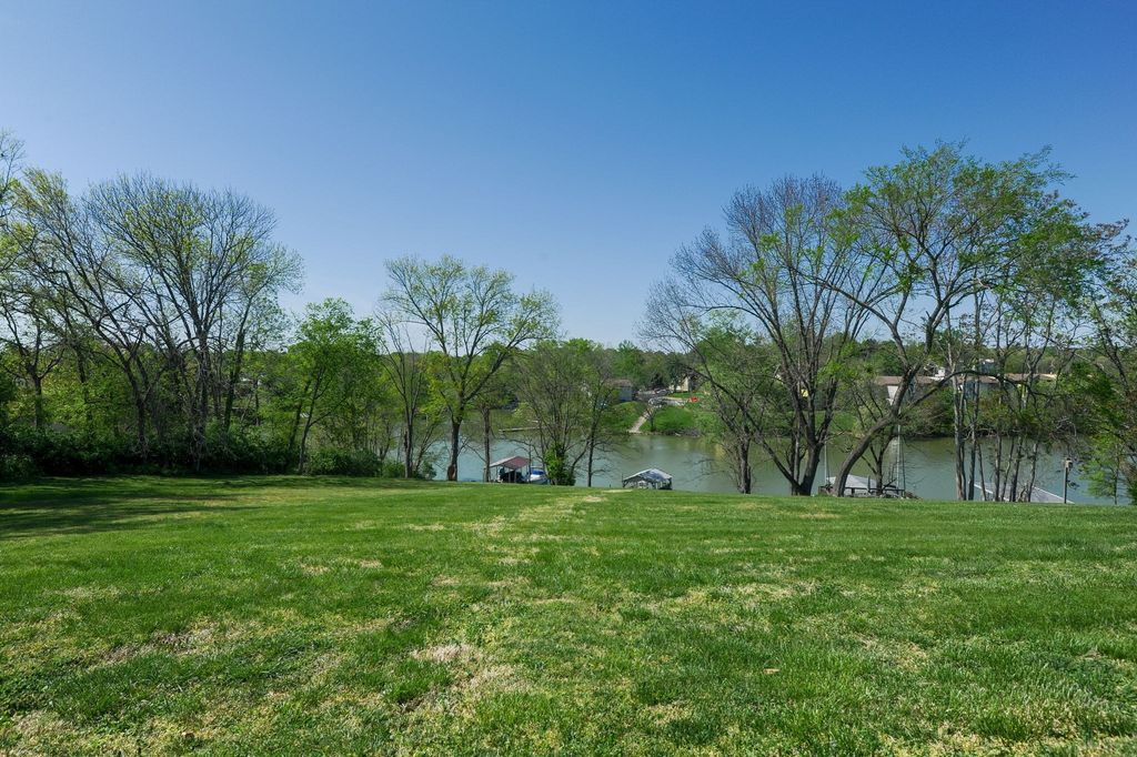 128 Lakeview Dr, Hendersonville, TN 37075