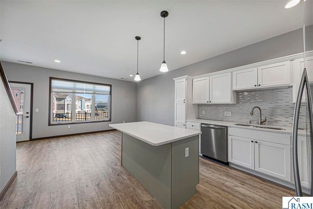 2204 Rolling Green Trail, North Mankato, MN 56003