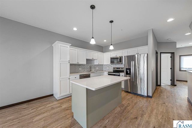 2204 Rolling Green Trail, North Mankato, MN 56003