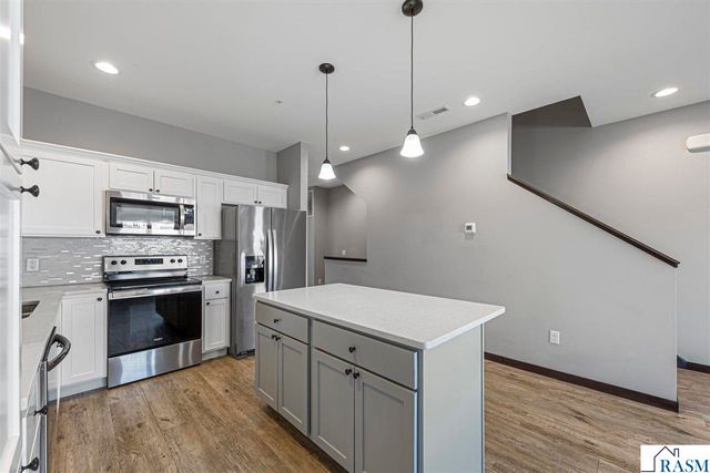 2204 Rolling Green Trail, North Mankato, MN 56003