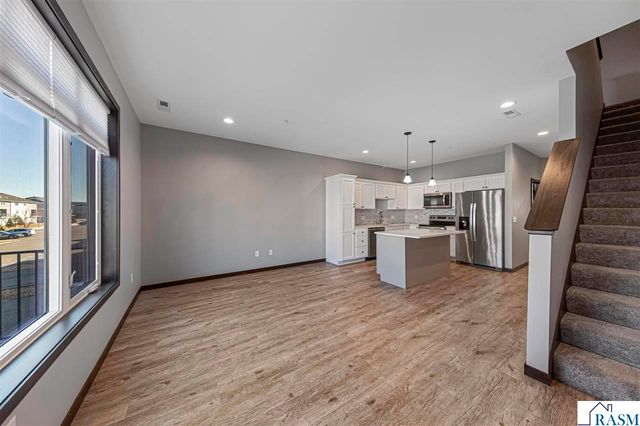 2204 Rolling Green Trail, North Mankato, MN 56003