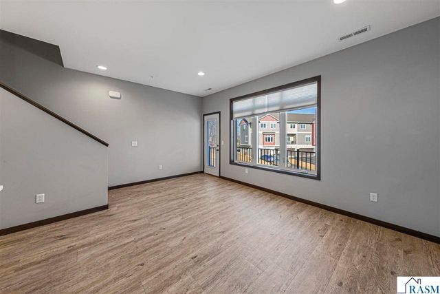 2204 Rolling Green Trail, North Mankato, MN 56003