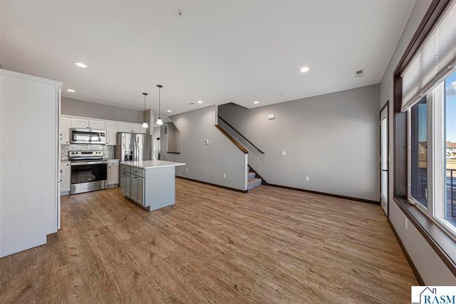 2204 Rolling Green Trail, North Mankato, MN 56003