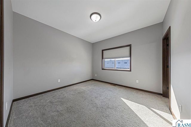 2204 Rolling Green Trail, North Mankato, MN 56003