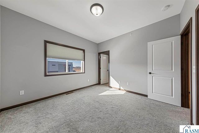 2204 Rolling Green Trail, North Mankato, MN 56003