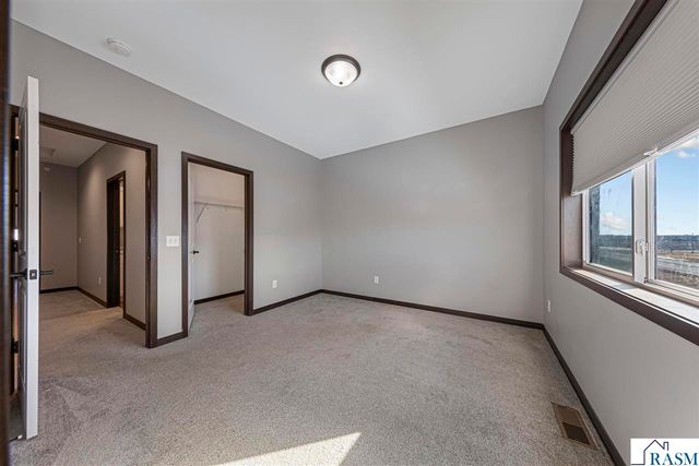 2204 Rolling Green Trail, North Mankato, MN 56003