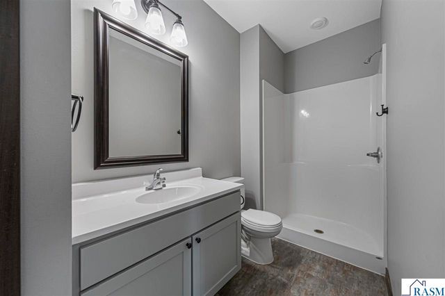 2204 Rolling Green Trail, North Mankato, MN 56003