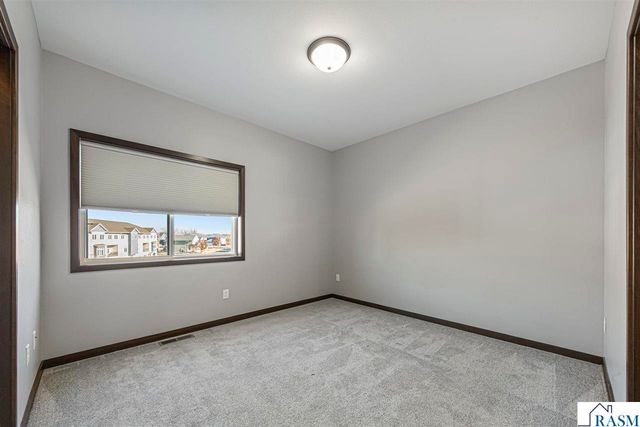 2204 Rolling Green Trail, North Mankato, MN 56003