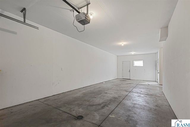 2204 Rolling Green Trail, North Mankato, MN 56003