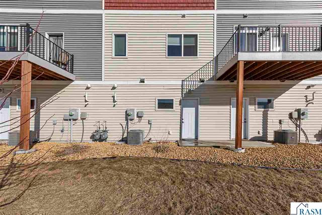 2204 Rolling Green Trail, North Mankato, MN 56003