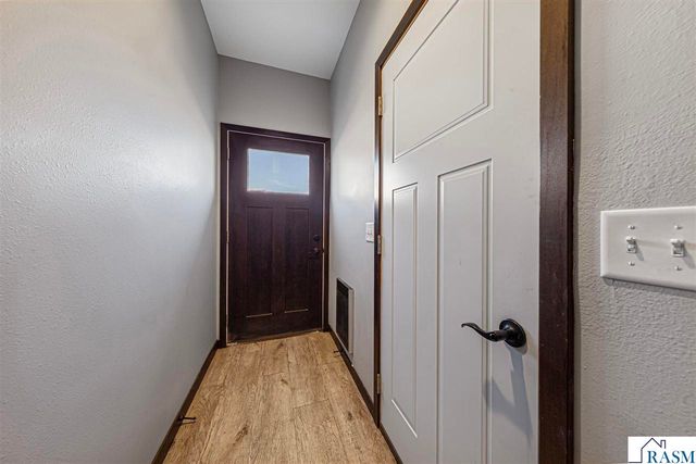 2204 Rolling Green Trail, North Mankato, MN 56003