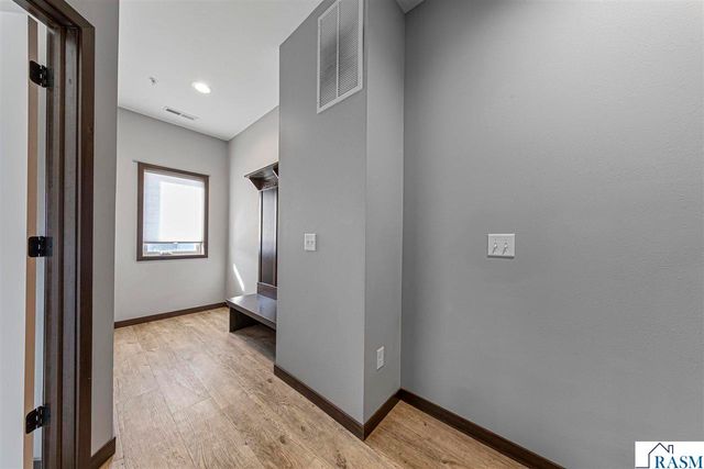 2204 Rolling Green Trail, North Mankato, MN 56003