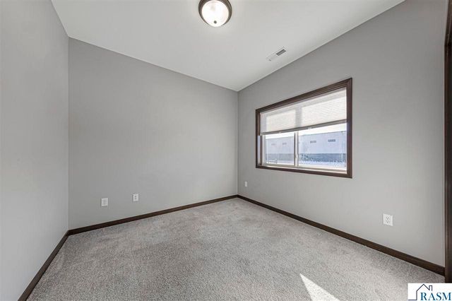 2204 Rolling Green Trail, North Mankato, MN 56003