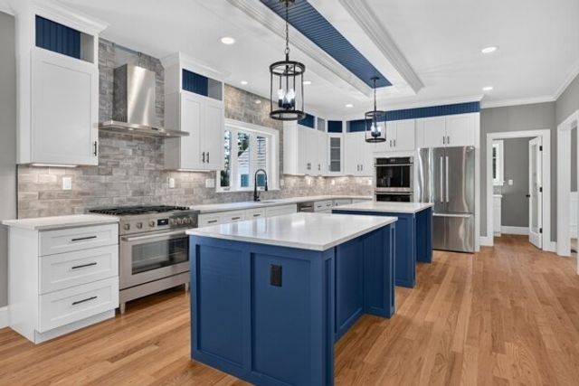 121 Lexington St, Burlington, MA 01803