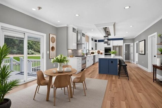 121 Lexington St, Burlington, MA 01803
